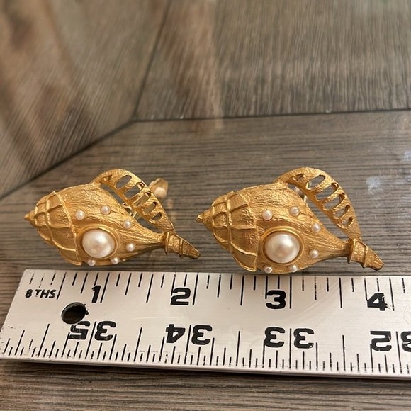 Vintage Seashell Conch Shell Gold-tone Faux Pearl Clip Earrings - Picture 13 of 16